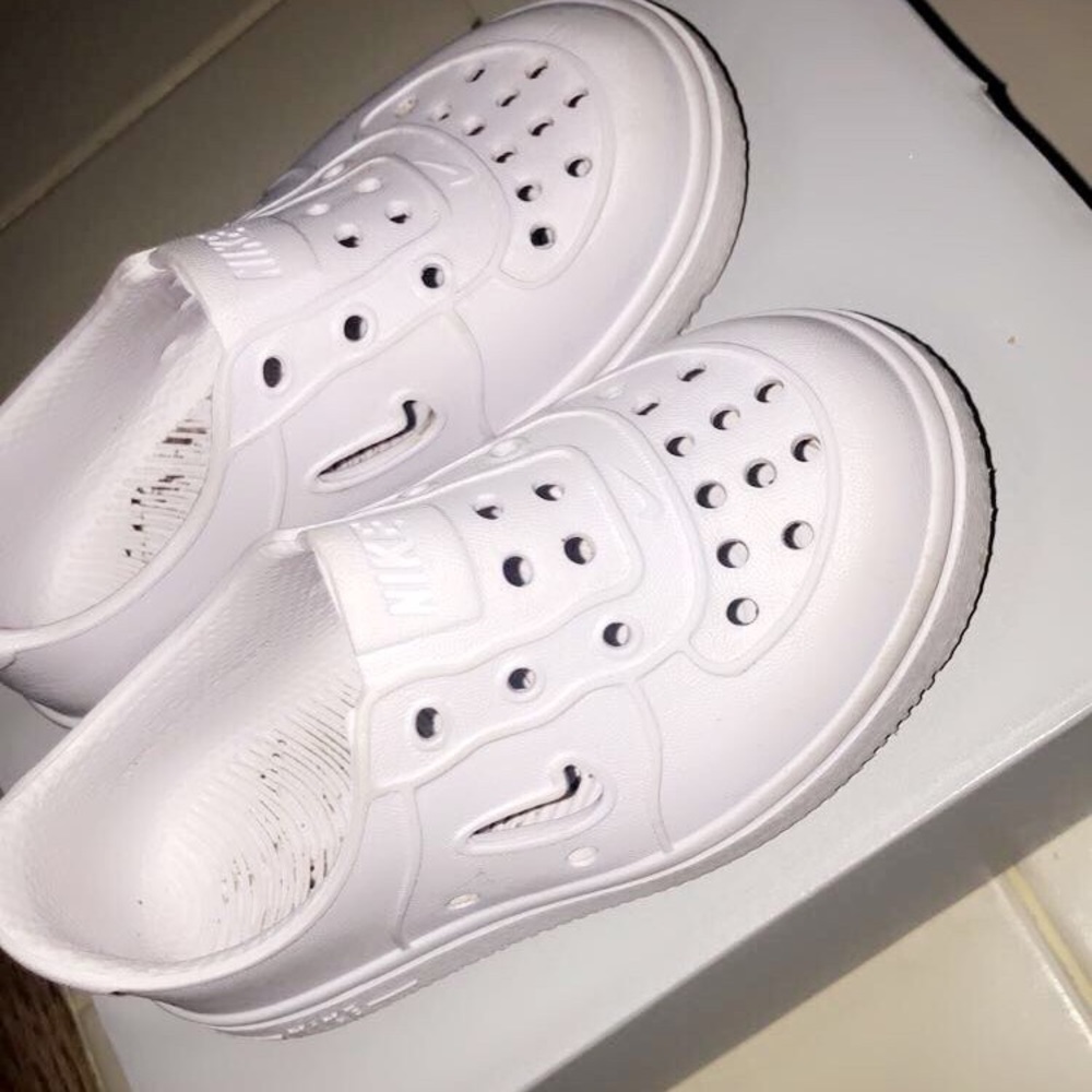 Toddler Nike crocs size 6c